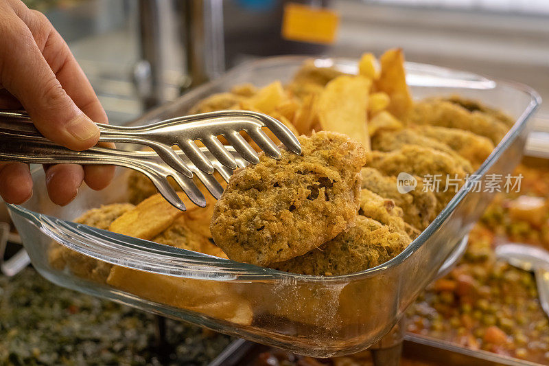 传统的土耳其食物，肉丸，米饭蘸蛋糊，煎炸- Kadınbudu Kofte